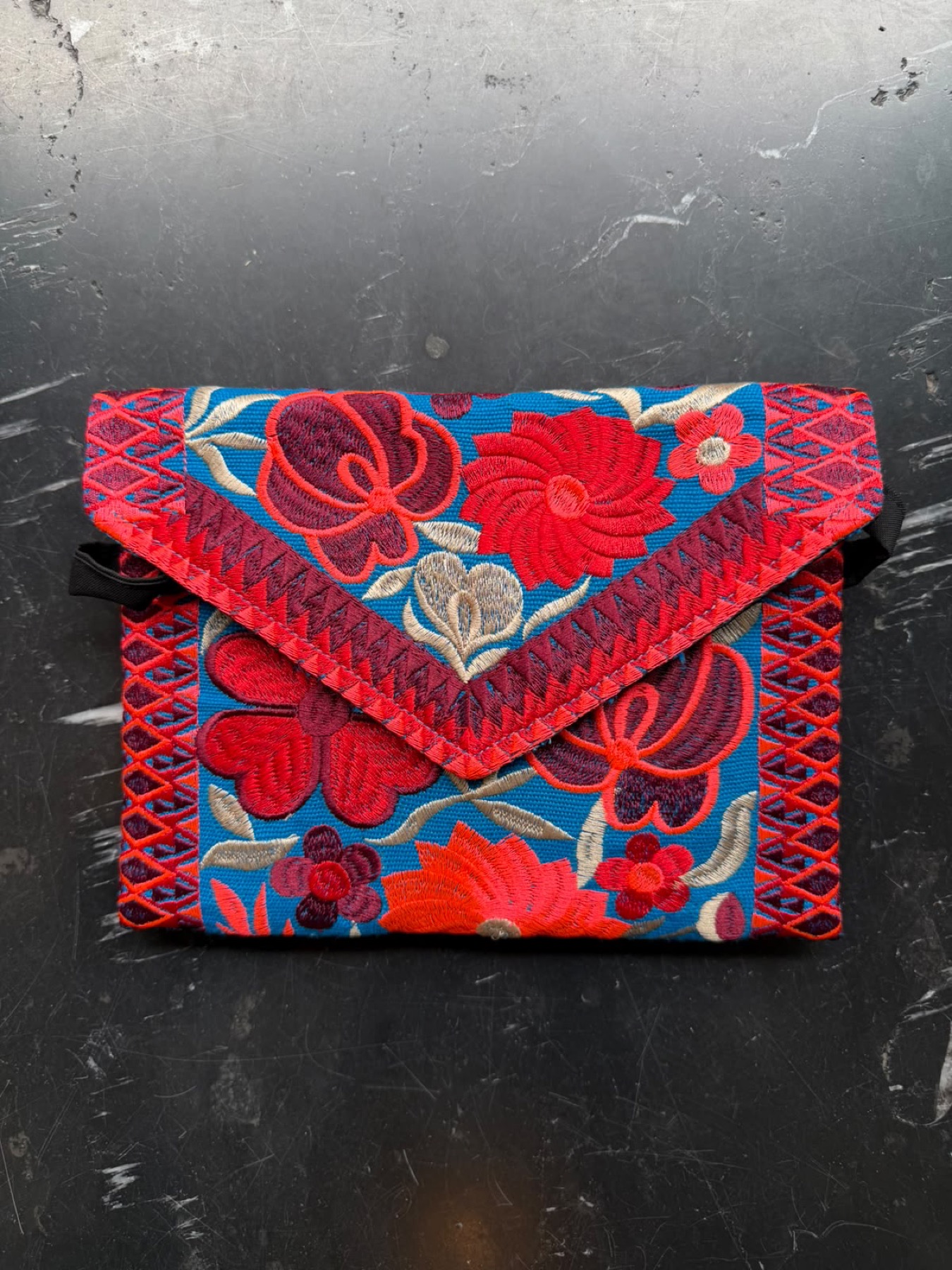 Bolsa cartera Yucatán bordada · Color y bordado según foto