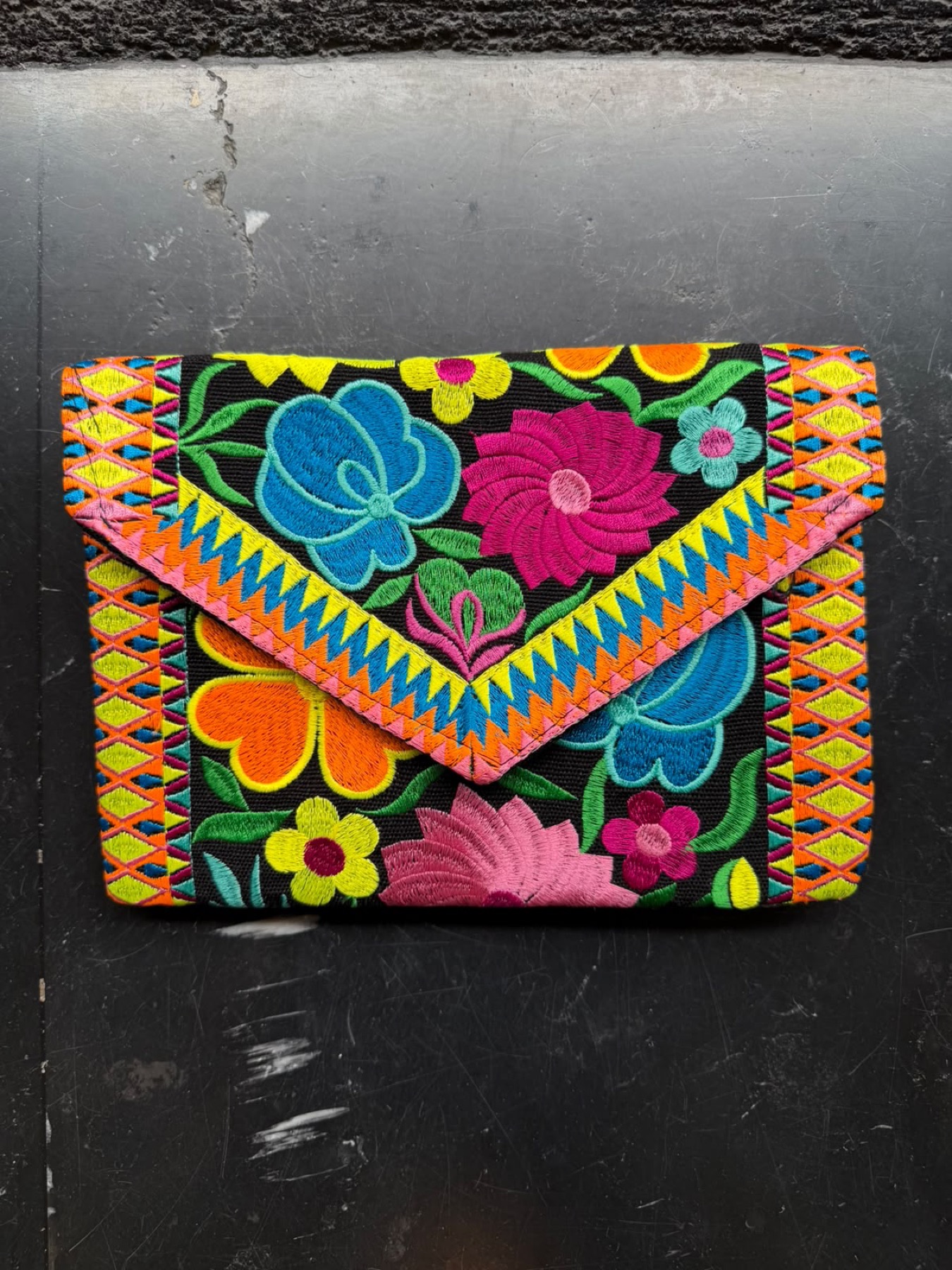 Bolsa cartera Yucatán bordada · Color y bordado según foto