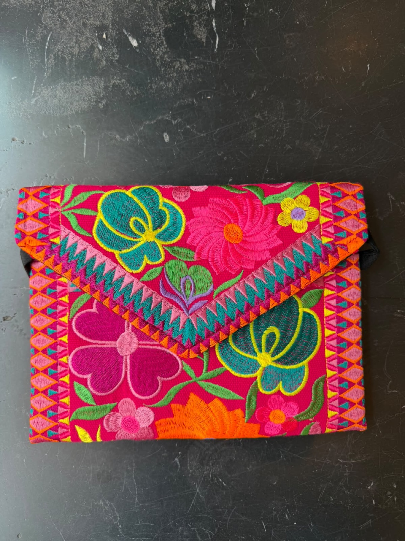 Bolsa cartera Yucatán bordada · Color y bordado según foto