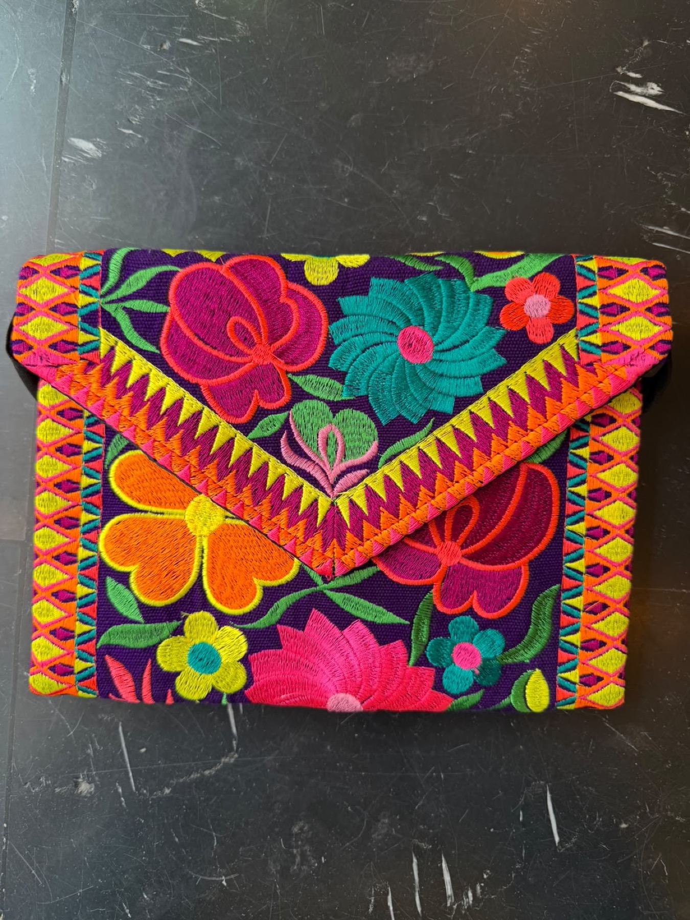 Bolsa cartera Yucatán bordada · Color y bordado según foto