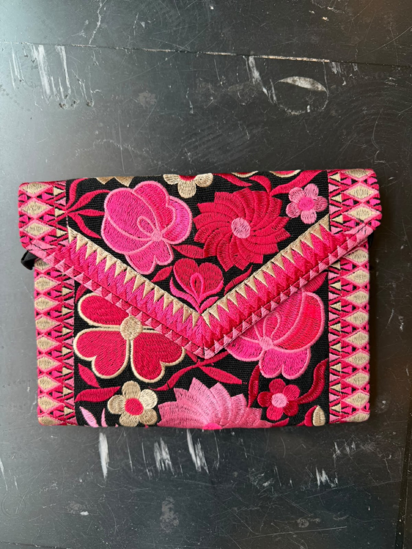 Bolsa cartera Yucatán bordada · Color y bordado según foto