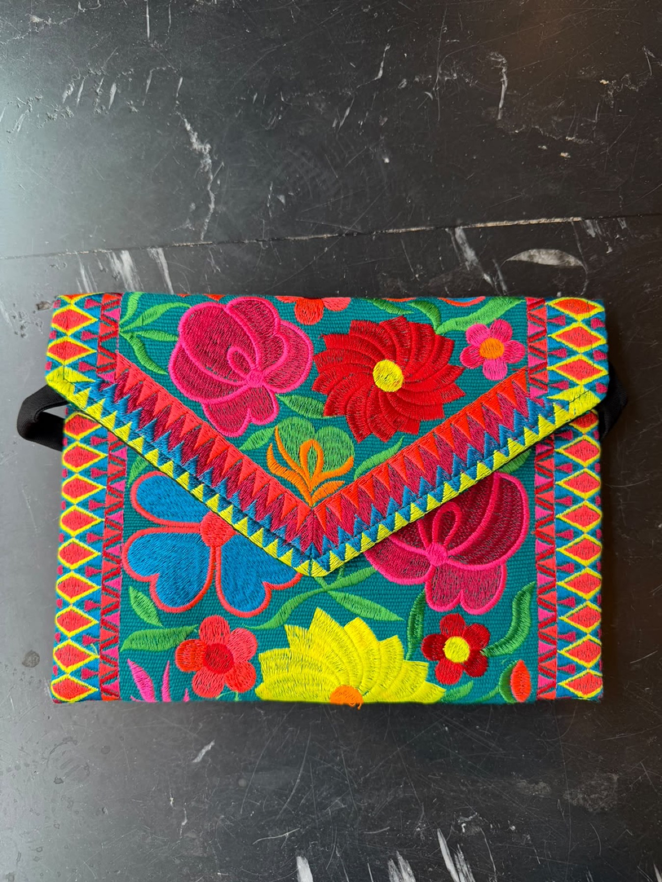 Bolsa cartera Yucatán bordada · Color y bordado según foto