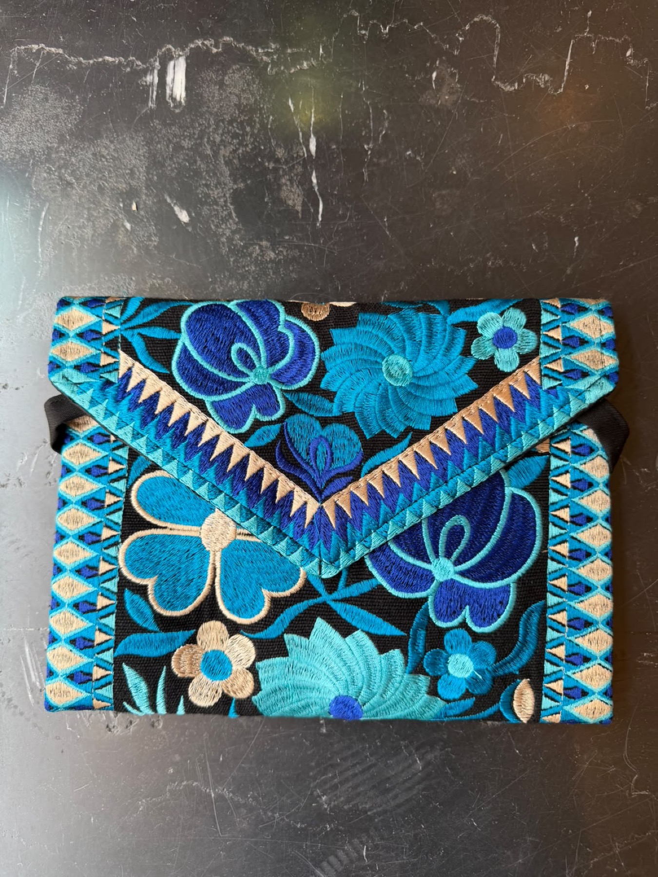Bolsa cartera Yucatán bordada · Color y bordado según foto
