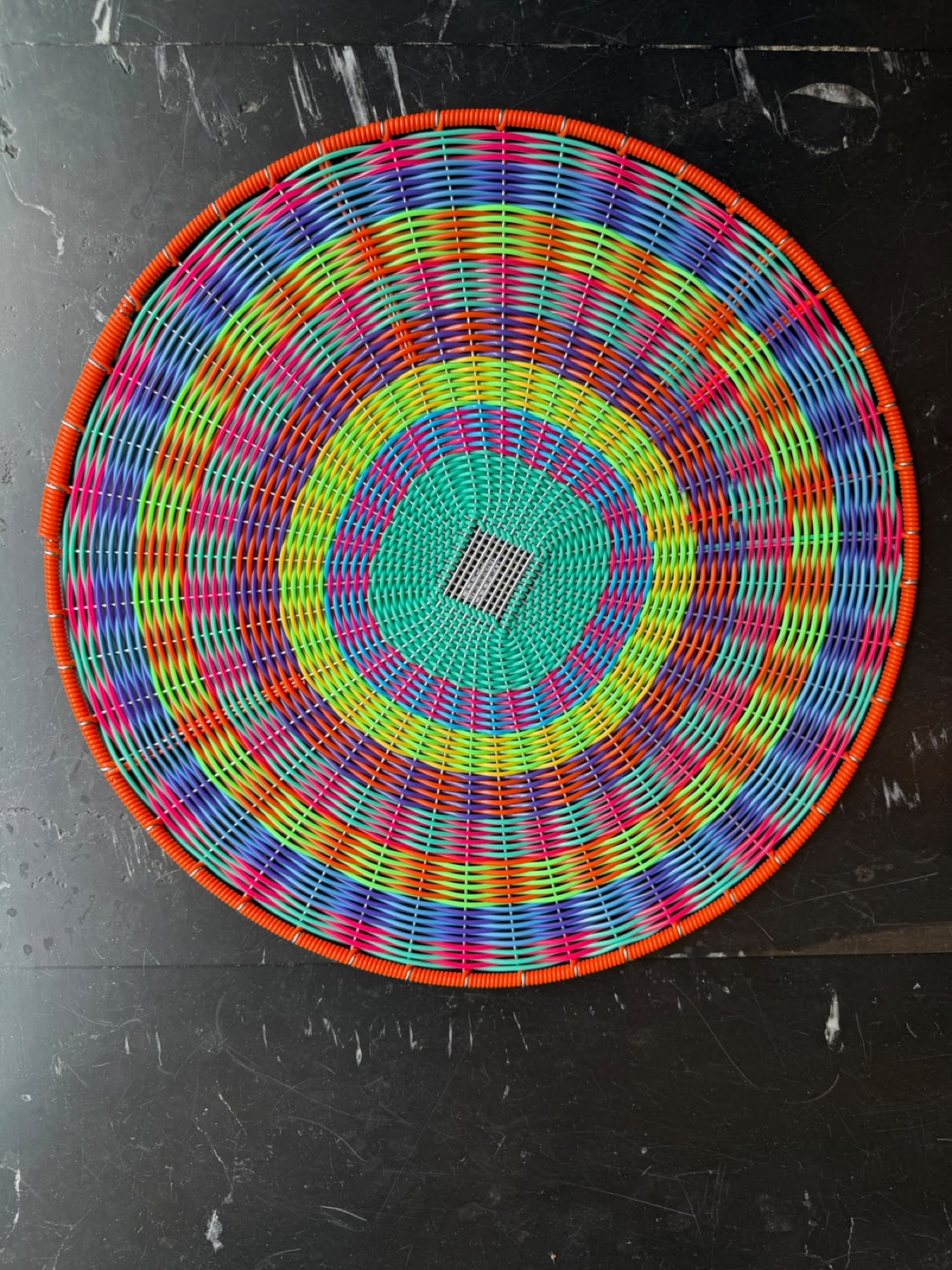 Portaplatos individual · 38 cms de diámetro · los colores pueden variar