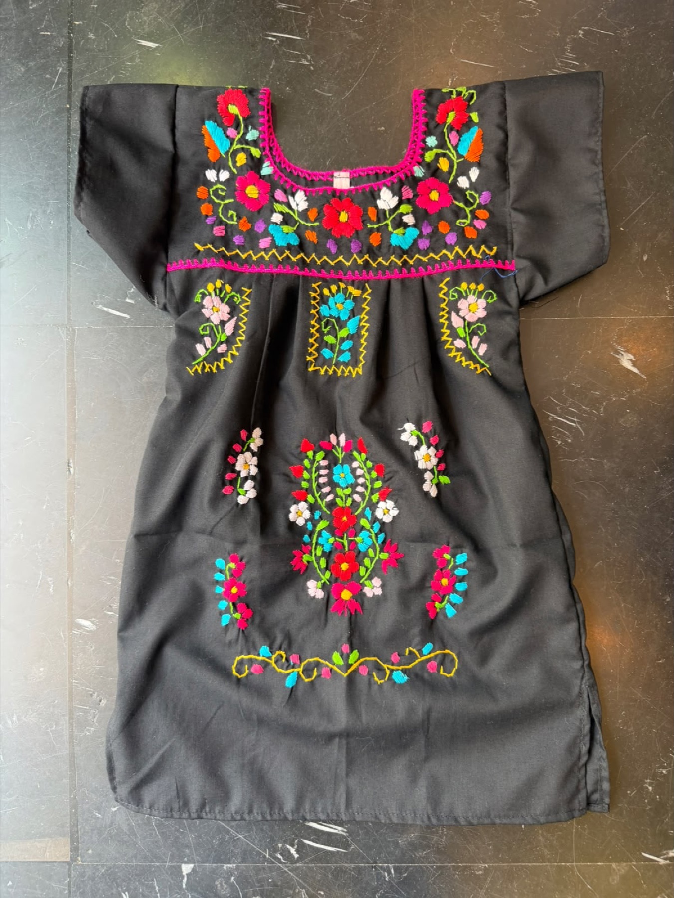 Vestido niña bordado · Tallas disponibles: 1, 2, 3, 4, 6, 8, 10 y 12 · Color: según foto