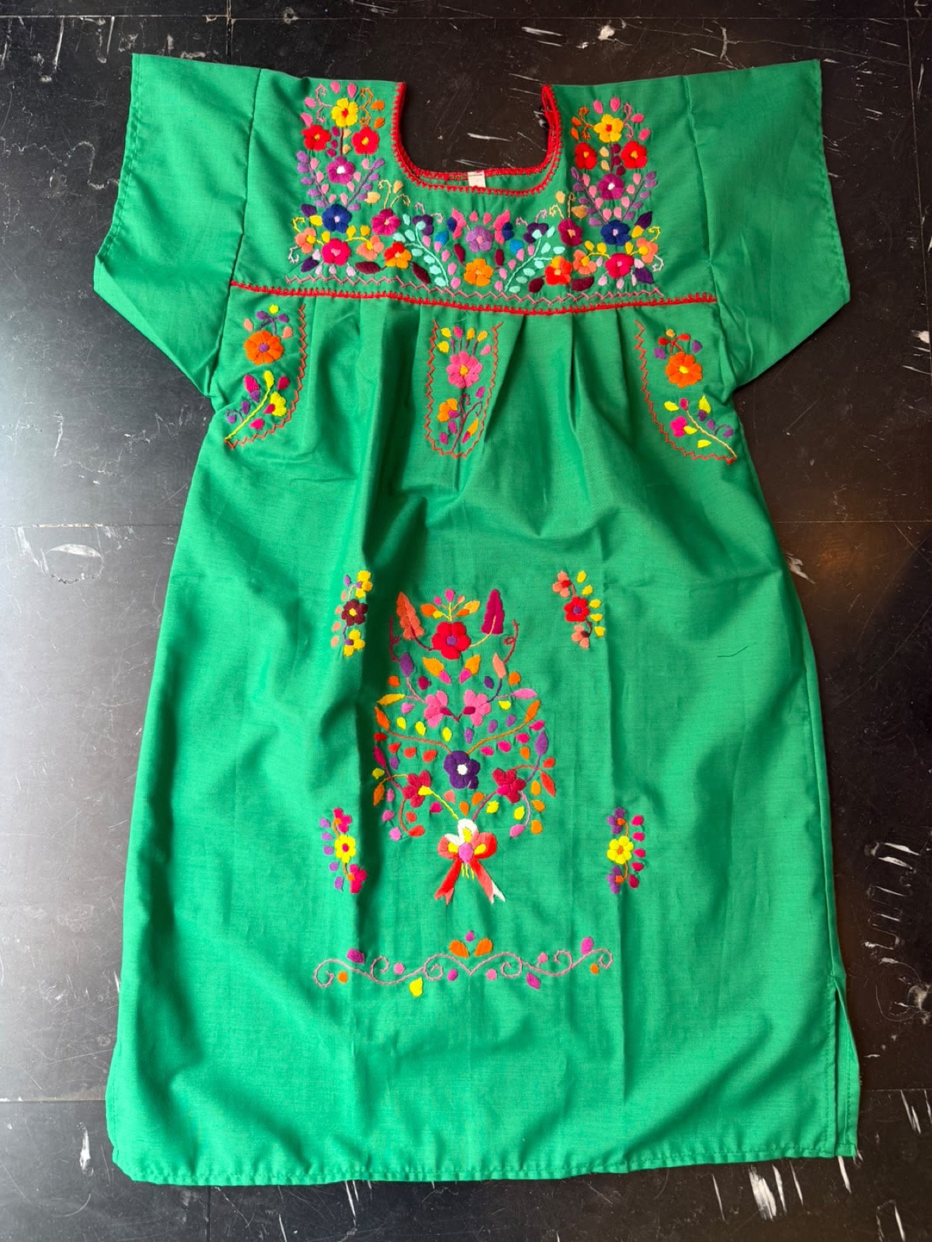 Vestido niña bordado · Tallas disponibles: 1, 2, 3, 4, 6, 8, 10 y 12 · Color: según foto