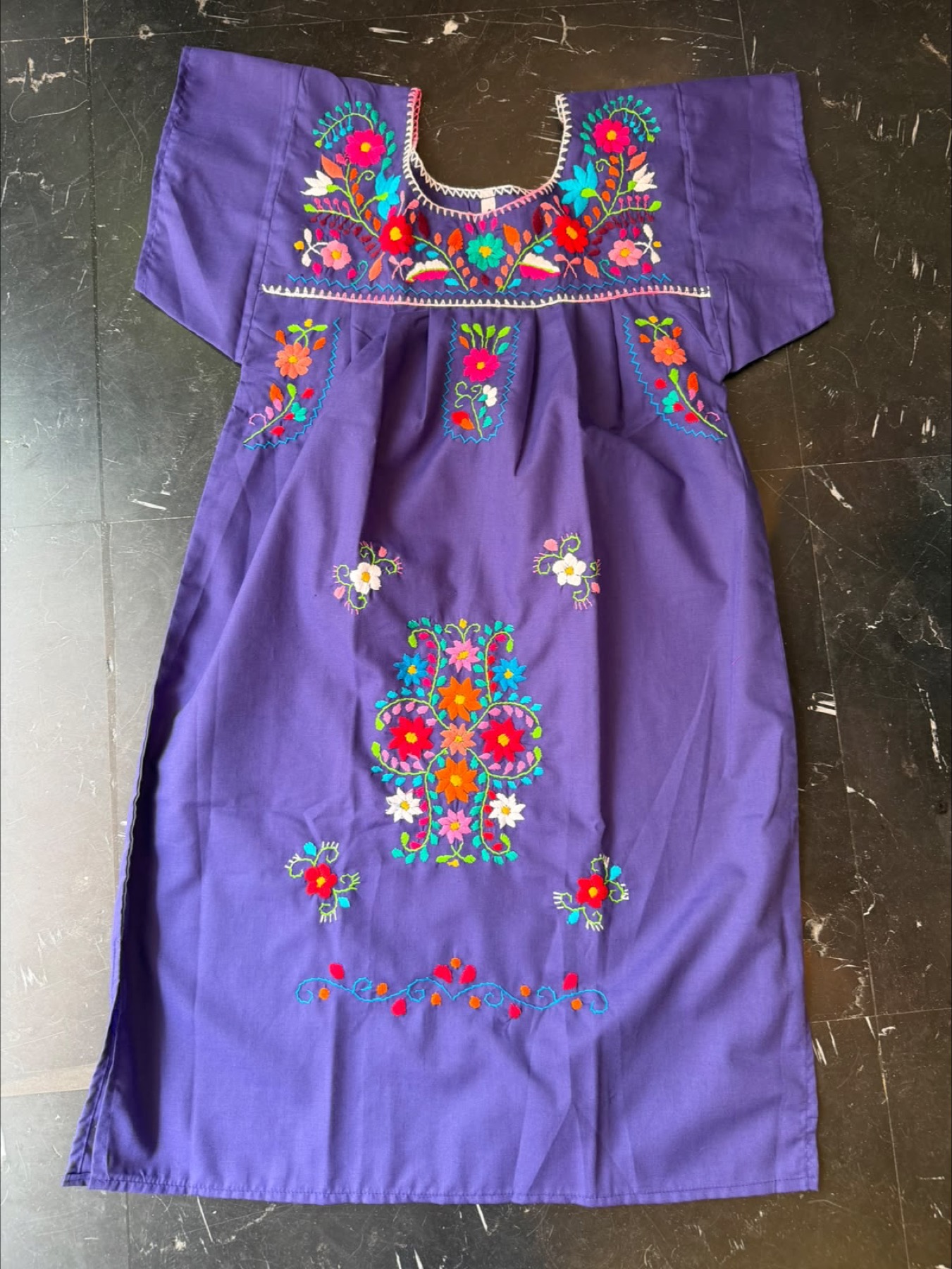 Vestido niña bordado · Tallas disponibles: 1, 2, 3, 4, 6, 8, 10 y 12 · Color: según foto