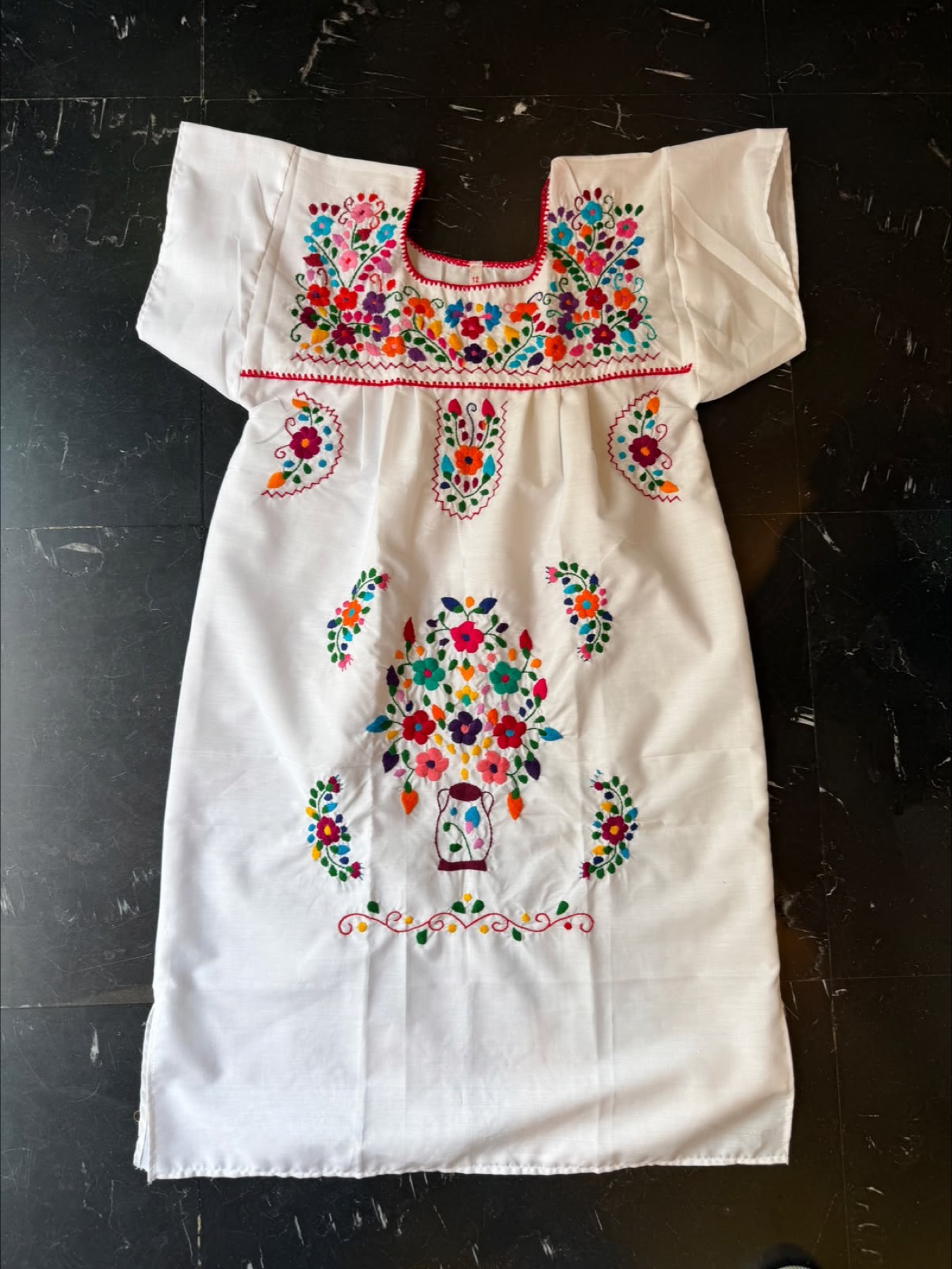 Vestido niña bordado · Tallas disponibles: 1, 2, 3, 4, 6, 8, 10 y 12 · Color: según foto