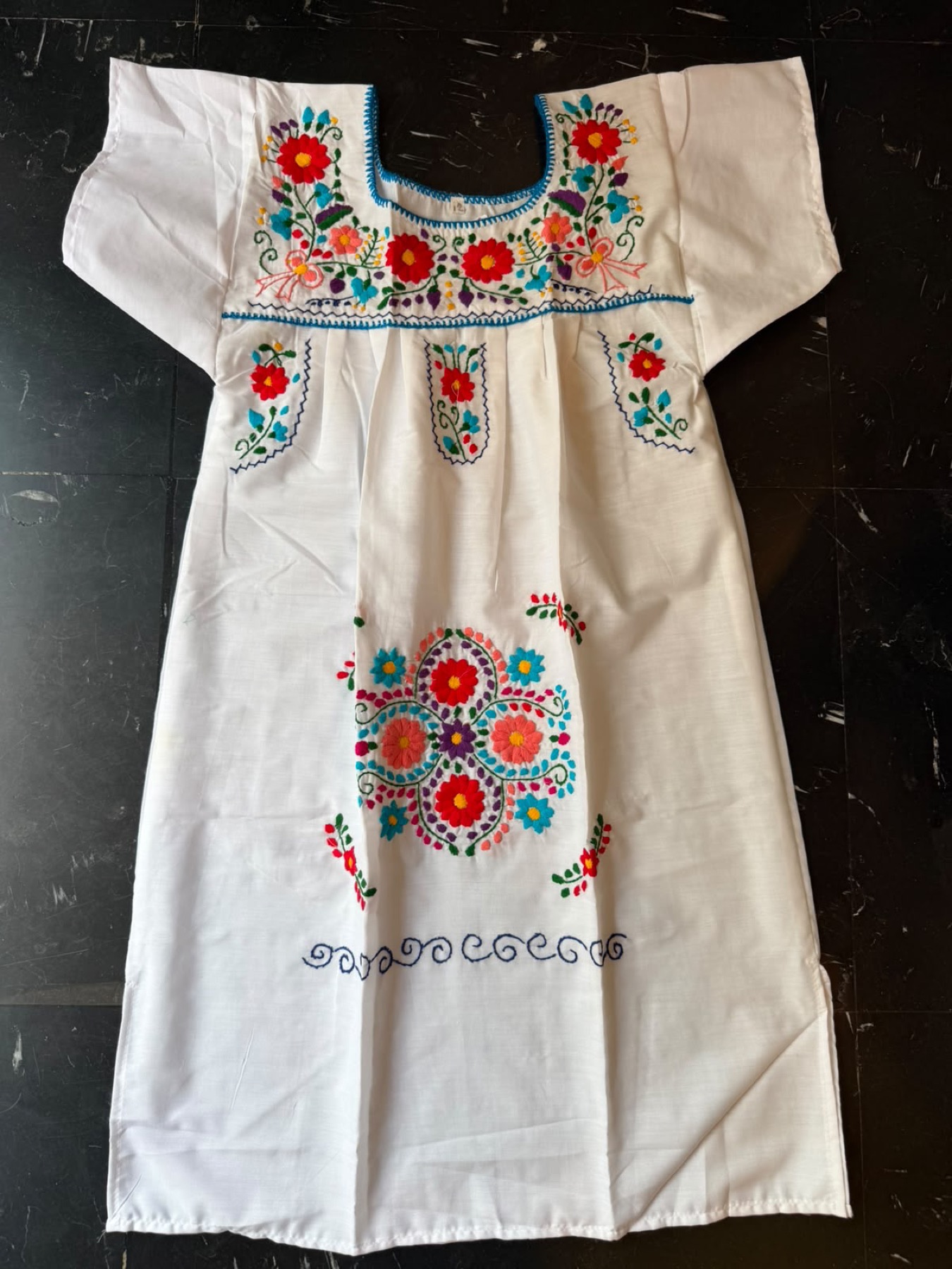 Vestido niña bordado · Tallas disponibles: 1, 2, 3, 4, 6, 8, 10 y 12 · Color: según foto